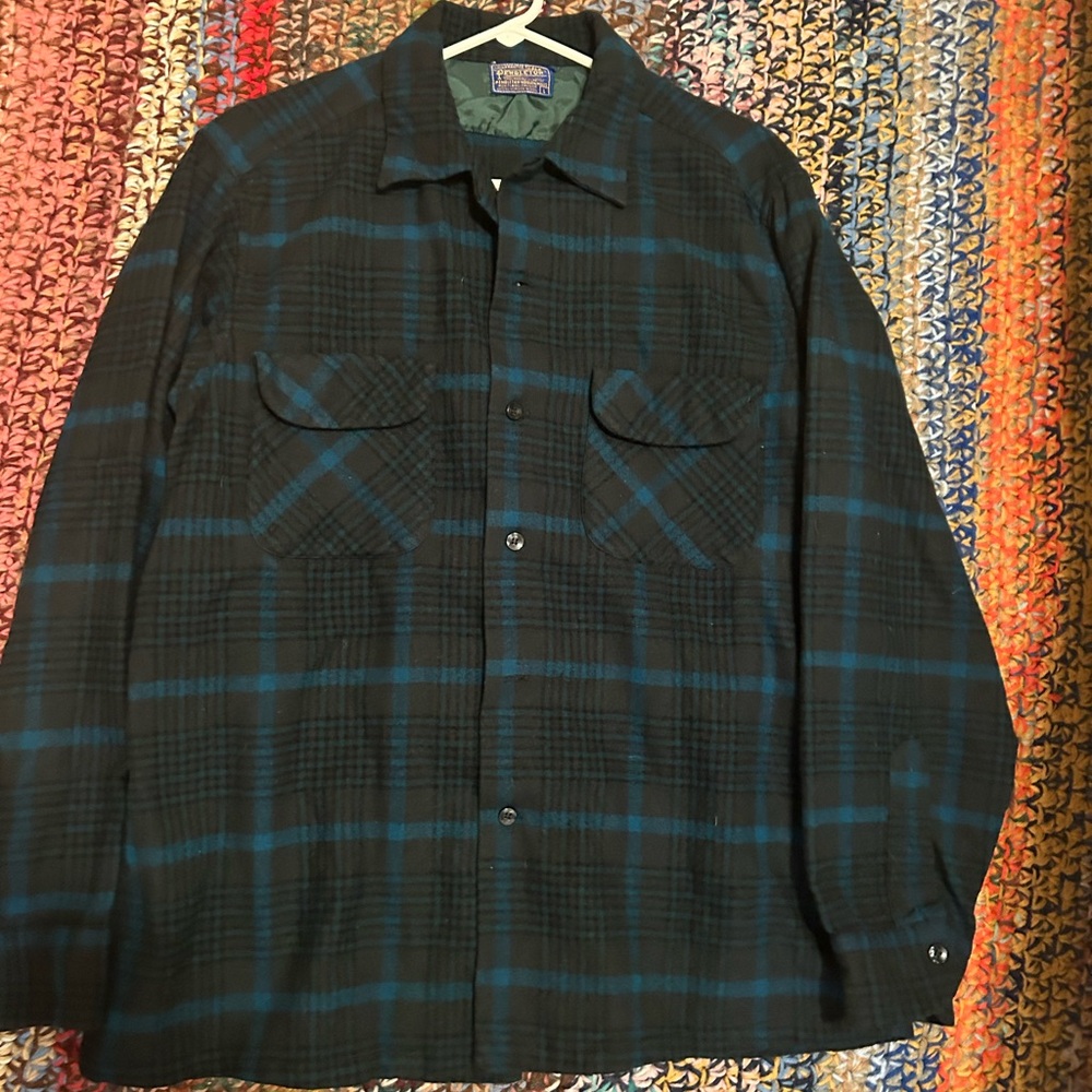 Pendleton Wool button down. Looks like it has never been worn. Good Fall piece
